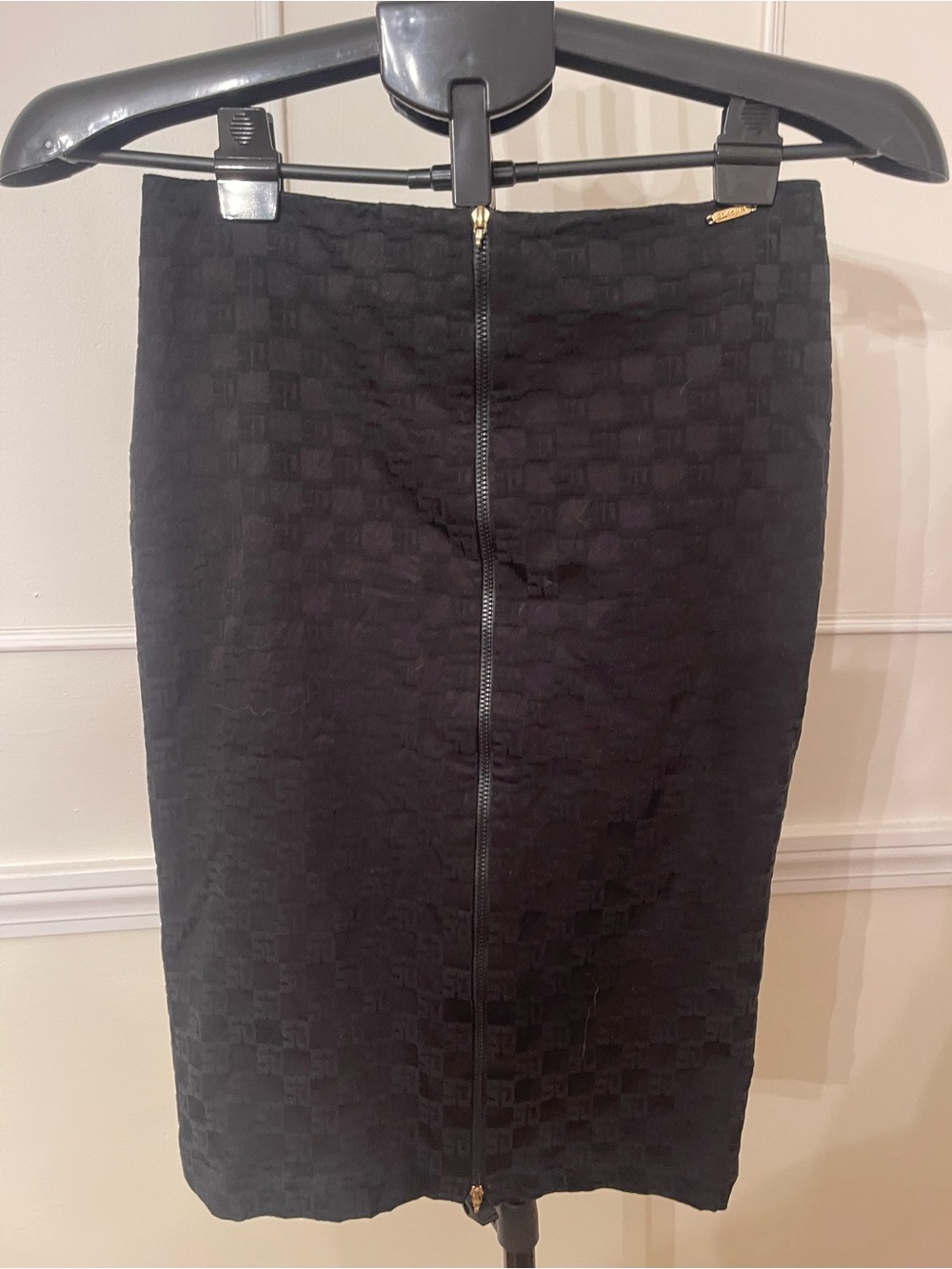 St. John Sport Black Textured Zip-Front Pencil Skirt